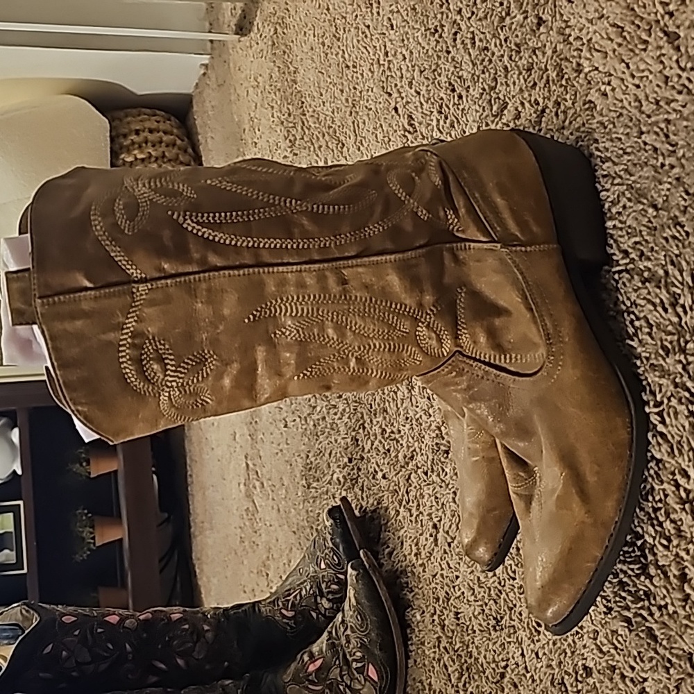 Size 10 women's cowboy boots faux leather